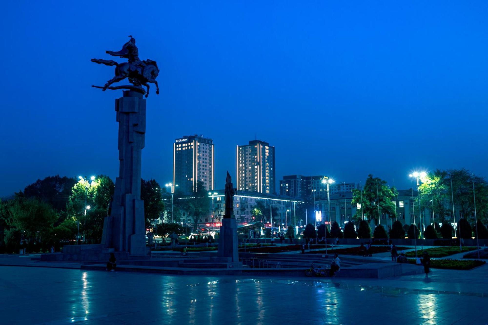 Sheraton Bisjkek Buitenkant foto