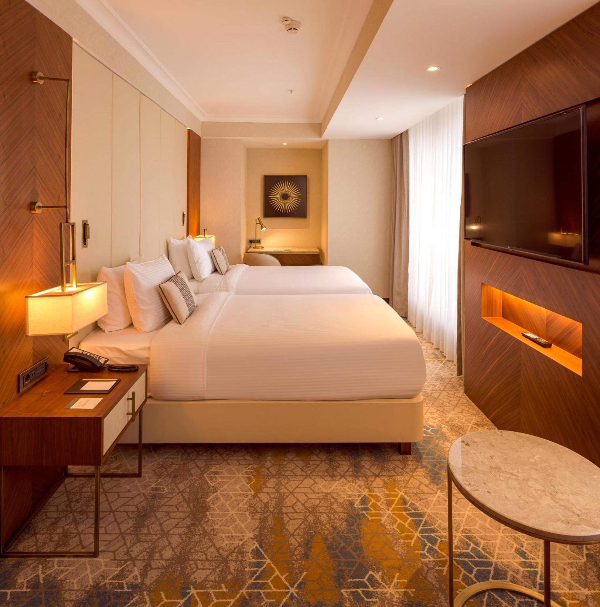 Sheraton Bisjkek Buitenkant foto